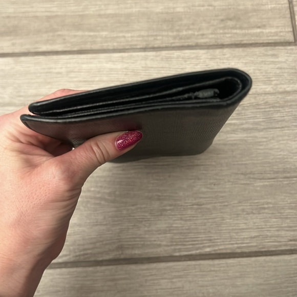 Chanel CC Button Black Leather Bifold Wallet EUC - Picture 6 of 13